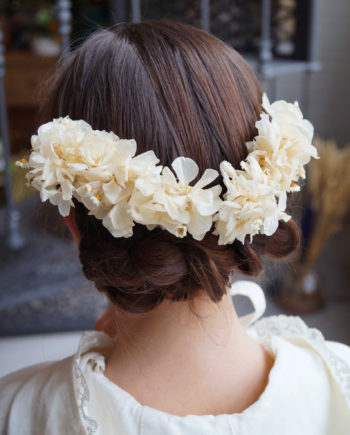Peineta de hortensia preservada beige y flores secas