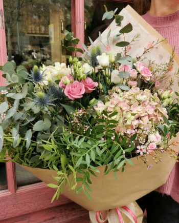 Ramo de hortensias, eucalipto, mini rosas y eringium