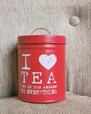 Lata de metal roja "I love Tea"